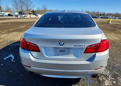 2011 BMW 535 Xi z USA, uszkodzony, nr VIN WBAFU7C52BC778118